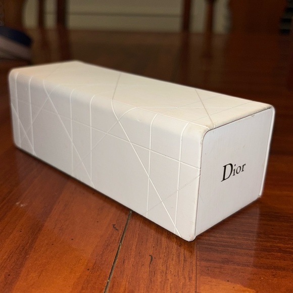 DIOR Estorile YN7KH Sunglasses, cleaning cloth, cloth pouch and case - Picture 15 of 16